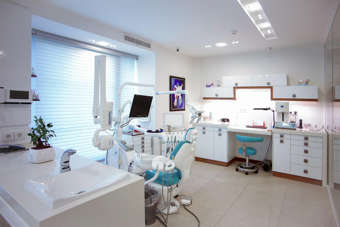 A bright, clean treatment room at a dental clinic